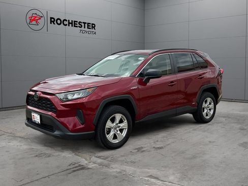 Used 2019 Toyota RAV4 LE w/ Carpet Mat Package AWD/4WD image 7