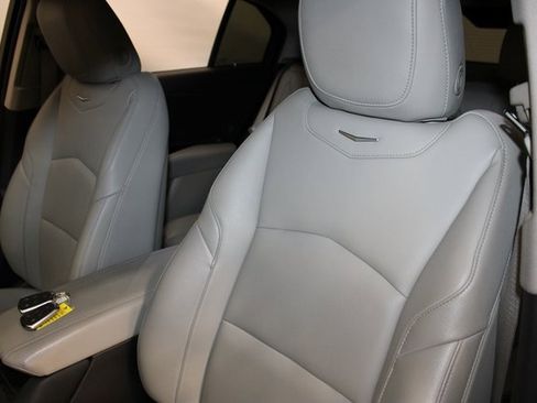 Certified 2022 Cadillac XT4 Luxury w/ Cold Weather Package image 8