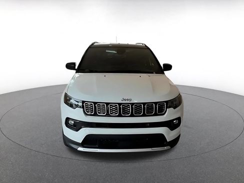 Used 2025 Jeep Compass Limited AWD/4WD image 4
