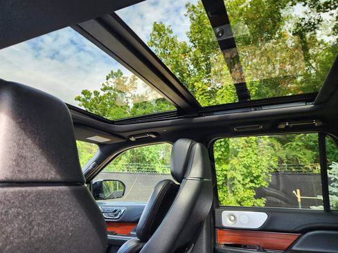 Used 2021 Lincoln Navigator Reserve w/ Luxury Package image 31