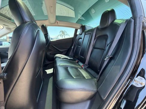 Used 2018 Tesla Model 3 Long Range RWD image 16
