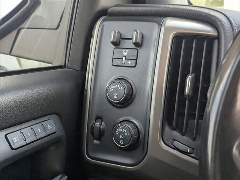 Used 2018 Chevrolet Silverado 1500 High Country AWD/4WD image 28