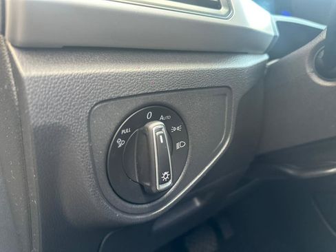 Used 2022 Volkswagen Atlas Cross Sport SE image 27