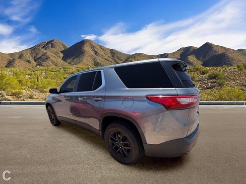 Used 2018 Chevrolet Traverse LS FWD image 3