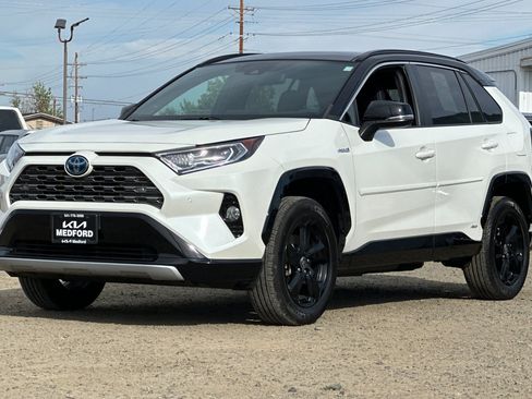 Used 2021 Toyota RAV4 XSE AWD/4WD image 9