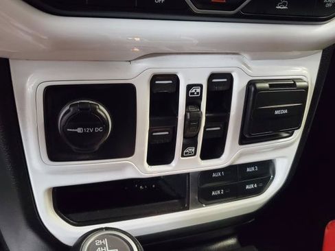 Used 2021 Jeep Gladiator Overland w/ Popular Equipment Package AWD/4WD image 24