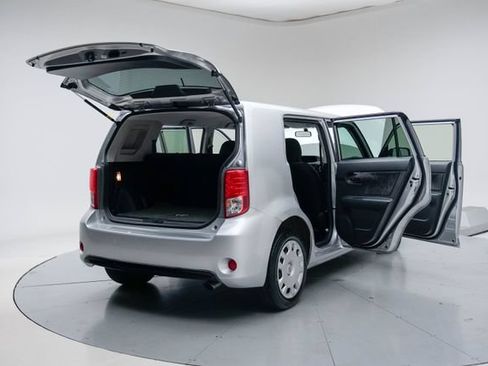 Used 2015 Scion xB FWD image 21