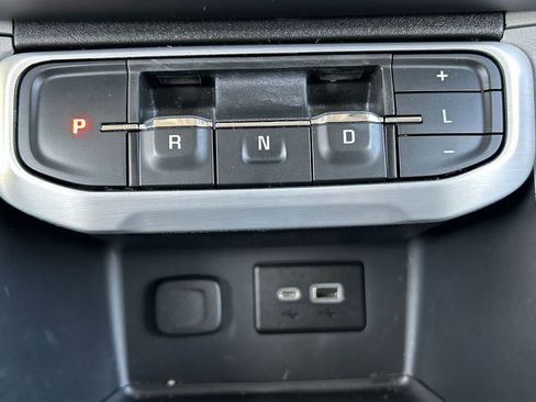 Used 2023 GMC Acadia SLE image 15