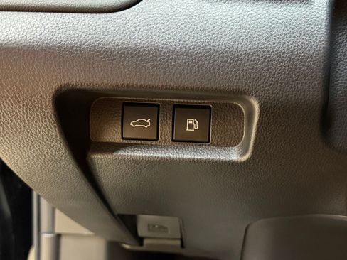 Used 2024 Toyota Crown AWD/4WD image 17
