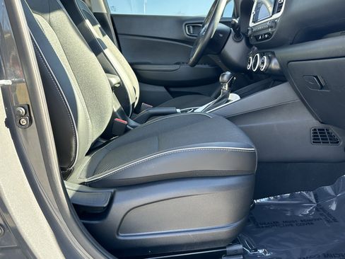 Used 2023 Hyundai Venue Limited w/ Cargo Package image 16