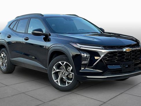 Used 2024 Chevrolet Trax LT w/ LT Convenience Package image 4