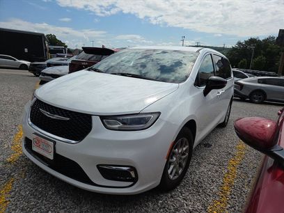 Used 2024 Chrysler Pacifica Touring-L