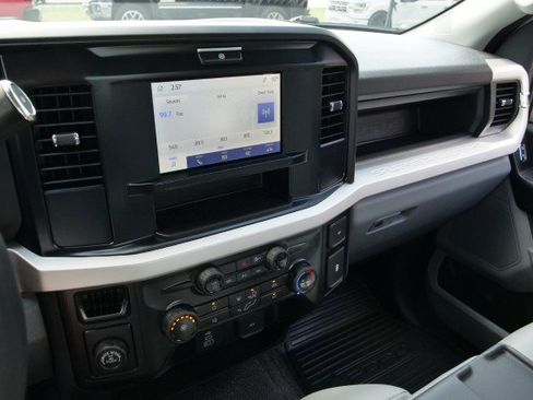 Used 2025 Ford F250 XL RWD image 12