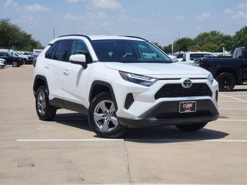 Used 2025 Toyota RAV4 XLE FWD image 2