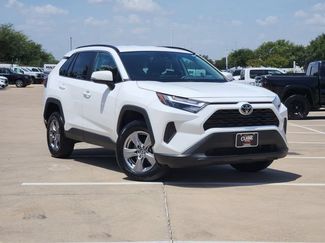 Used 2025 Toyota RAV4 XLE FWD video 2