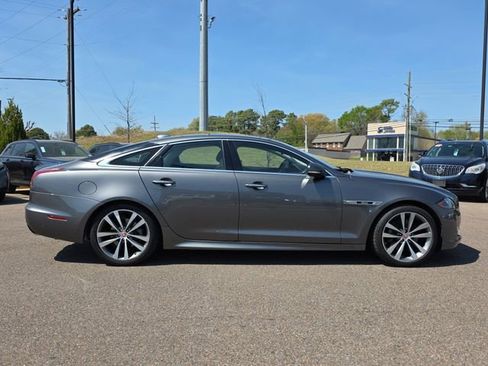 Used 2017 Jaguar XJ R-Sport RWD image 2