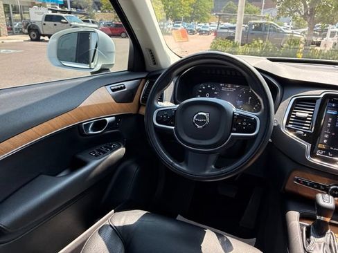 Used 2022 Volvo XC90 T6 Momentum w/ Advanced Package AWD/4WD image 18