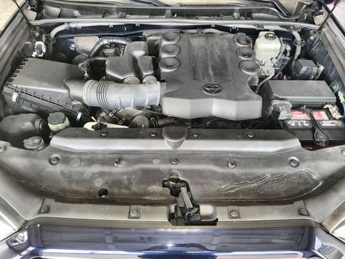 Used 2020 Toyota 4Runner SR5 AWD/4WD image 26
