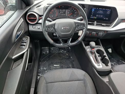 Certified 2024 Chevrolet Trax RS w/ Sunroof Package FWD image 11
