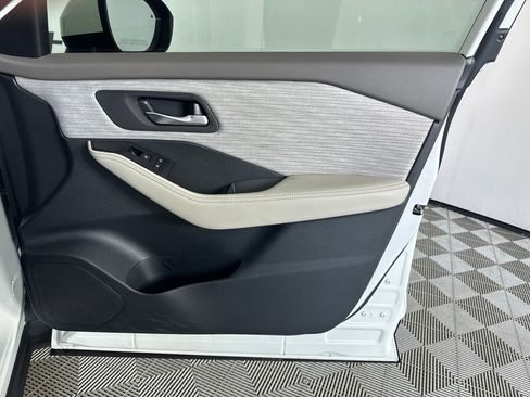 Used 2023 Nissan Rogue SV FWD image 28