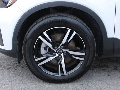 Used 2025 Volvo XC40 B5 Core image 35