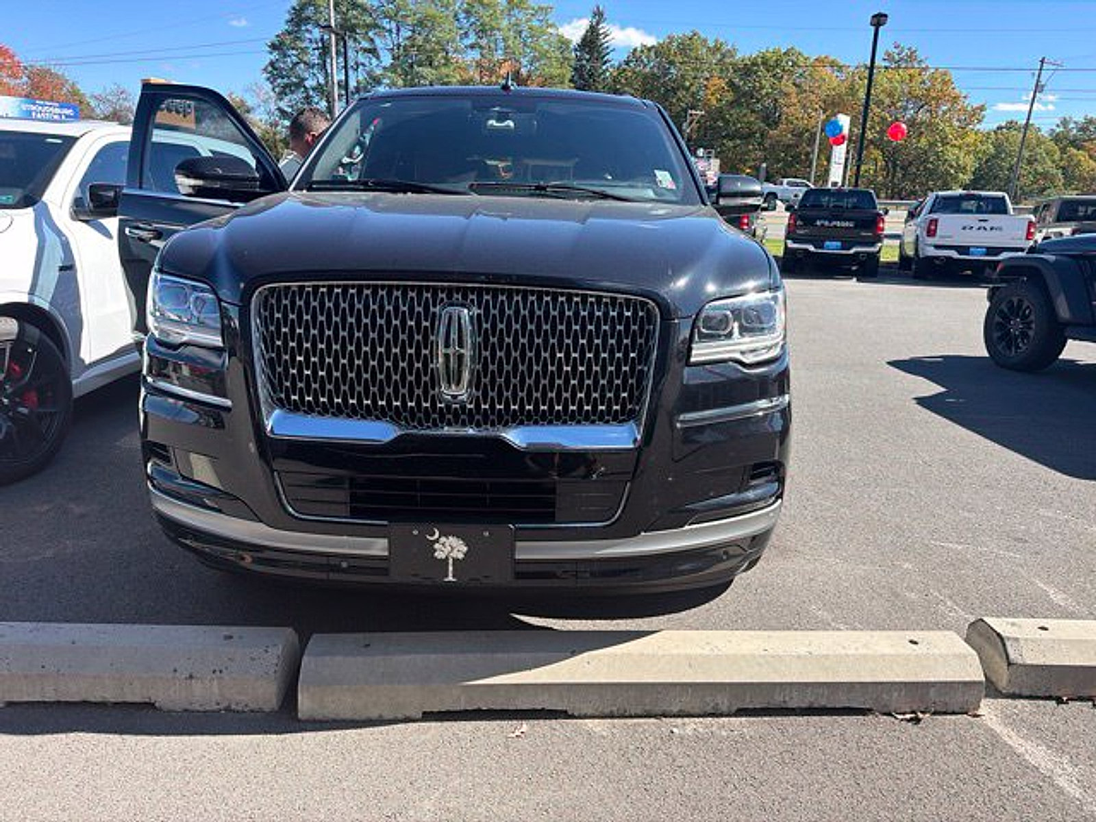 Used 2024 Lincoln Navigator Reserve AWD/4WD image 2