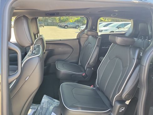 New 2026 Chrysler Pacifica Limited w/ Trailer Tow Group image 6