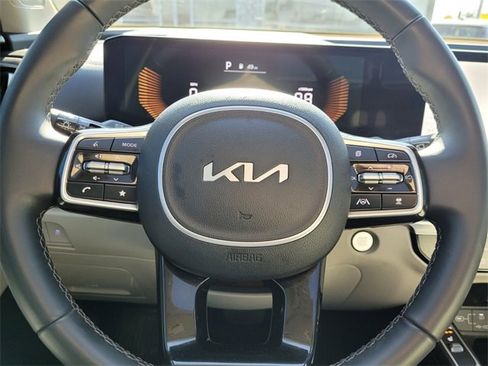 Used 2025 Kia Sorento EX w/ Panoramic Sunroof Package image 24