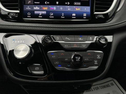 New 2026 Chrysler Pacifica Select image 29