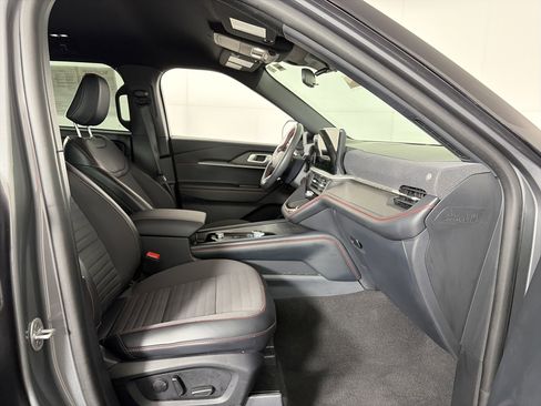 Used 2025 Ford Explorer ST-Line w/ ST-Line Street Pack image 47