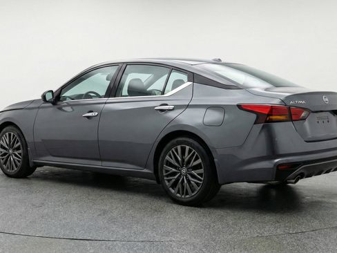 Used 2025 Nissan Altima 2.5 SV FWD image 6
