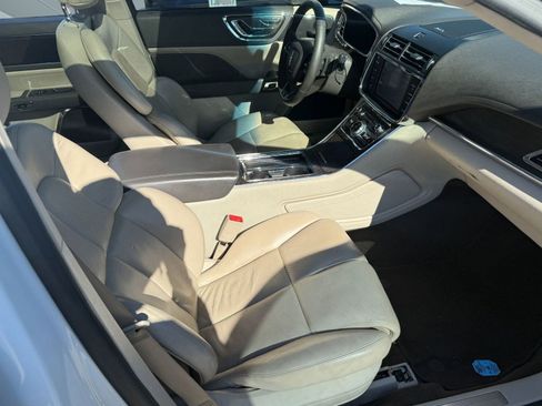 Used 2020 Lincoln Continental w/ Premium Package image 19