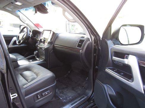 Certified 2020 Toyota Land Cruiser w/ Preferred Accessory Package image 18