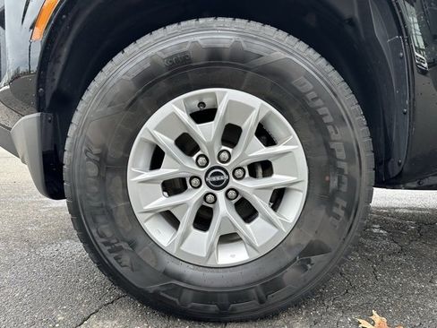 Used 2024 Nissan Frontier SV image 10