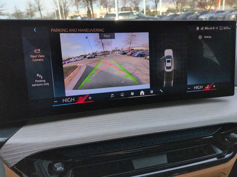 Used 2025 BMW 330i xDrive Sedan w/ Convenience Package image 32