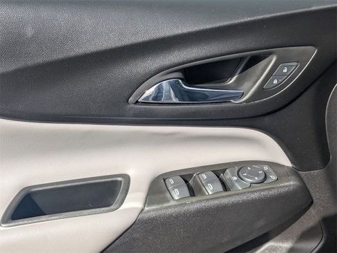 Used 2022 Chevrolet Equinox LT image 11