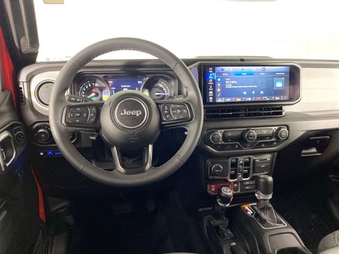 Used 2025 Jeep Wrangler Willys image 18