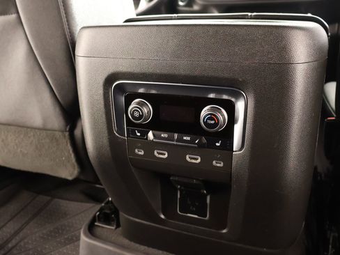 Used 2023 Chevrolet Suburban Z71 w/ Z71 Off-Road Package AWD/4WD image 18