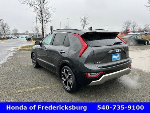 Used 2023 Kia Niro SX Touring image 4