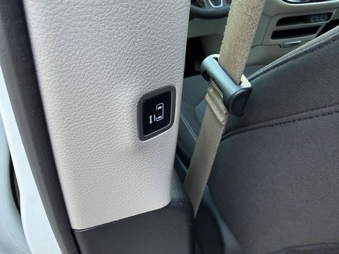 Used 2022 Chrysler Voyager LX FWD image 26