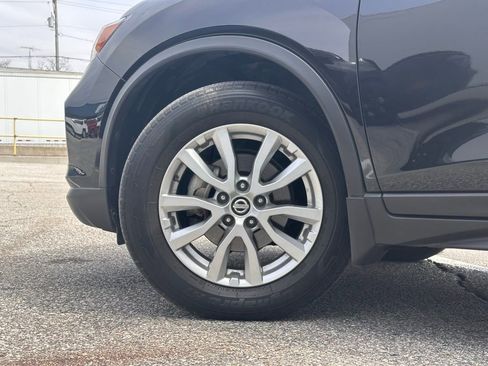 Used 2018 Nissan Rogue SV w/ Premium Package FWD image 8