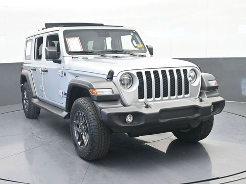 Used 2024 Jeep Wrangler Sport S AWD/4WD image 9
