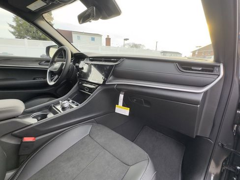 New 2026 Jeep Grand Cherokee Altitude image 18