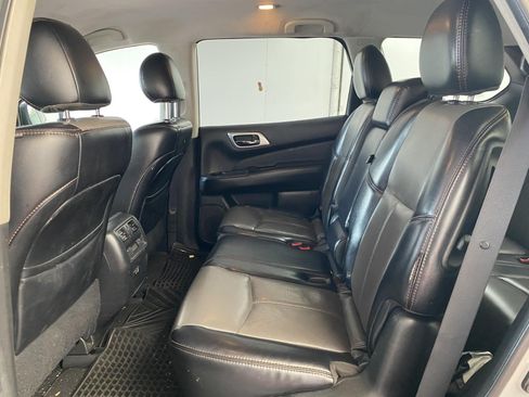 Used 2019 Nissan Pathfinder S AWD/4WD image 14