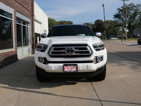 Used 2020 Toyota Tacoma Limited image 4