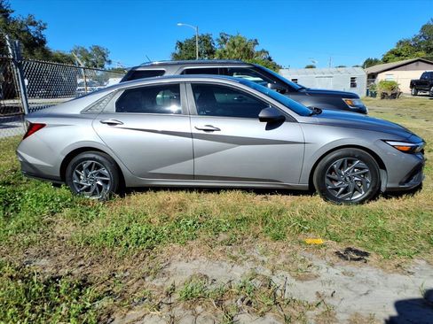 Used 2024 Hyundai Elantra SEL image 4