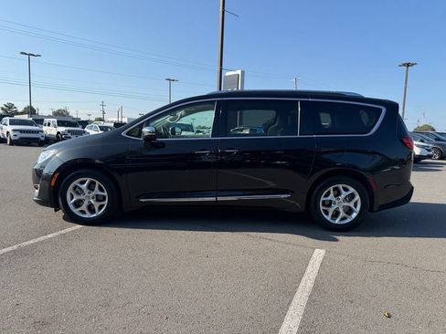 Used 2020 Chrysler Pacifica Limited FWD image 4