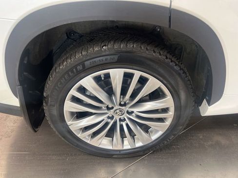 Used 2021 Toyota Highlander Platinum AWD/4WD image 10