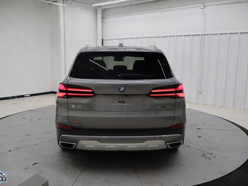 Used 2025 BMW X5 xDrive50e image 6