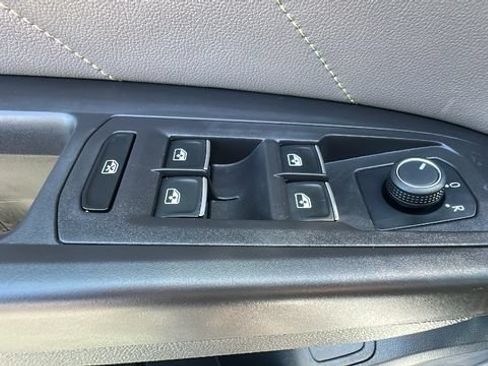 Used 2022 Volkswagen Atlas Cross Sport SEL R-Line AWD/4WD image 26